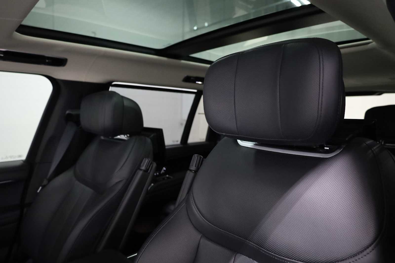 Thumbnail: 2023 Land Rover Range Rover - 26