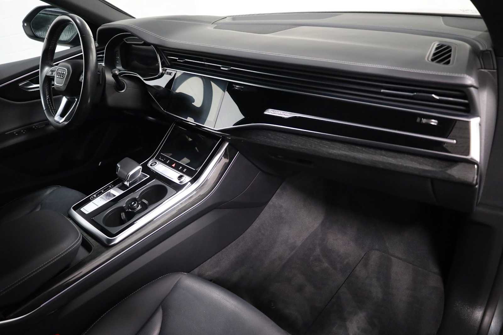 Thumbnail: 2021 Audi Q8 - 6