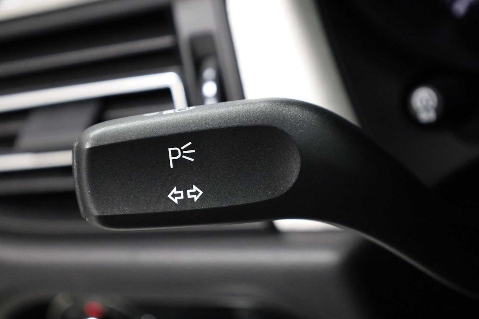 Thumbnail: 2026 Porsche Macan - 31