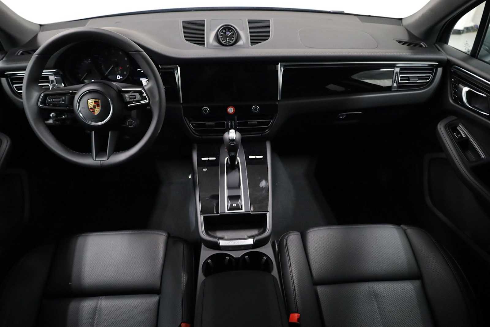 Thumbnail: 2026 Porsche Macan - 26