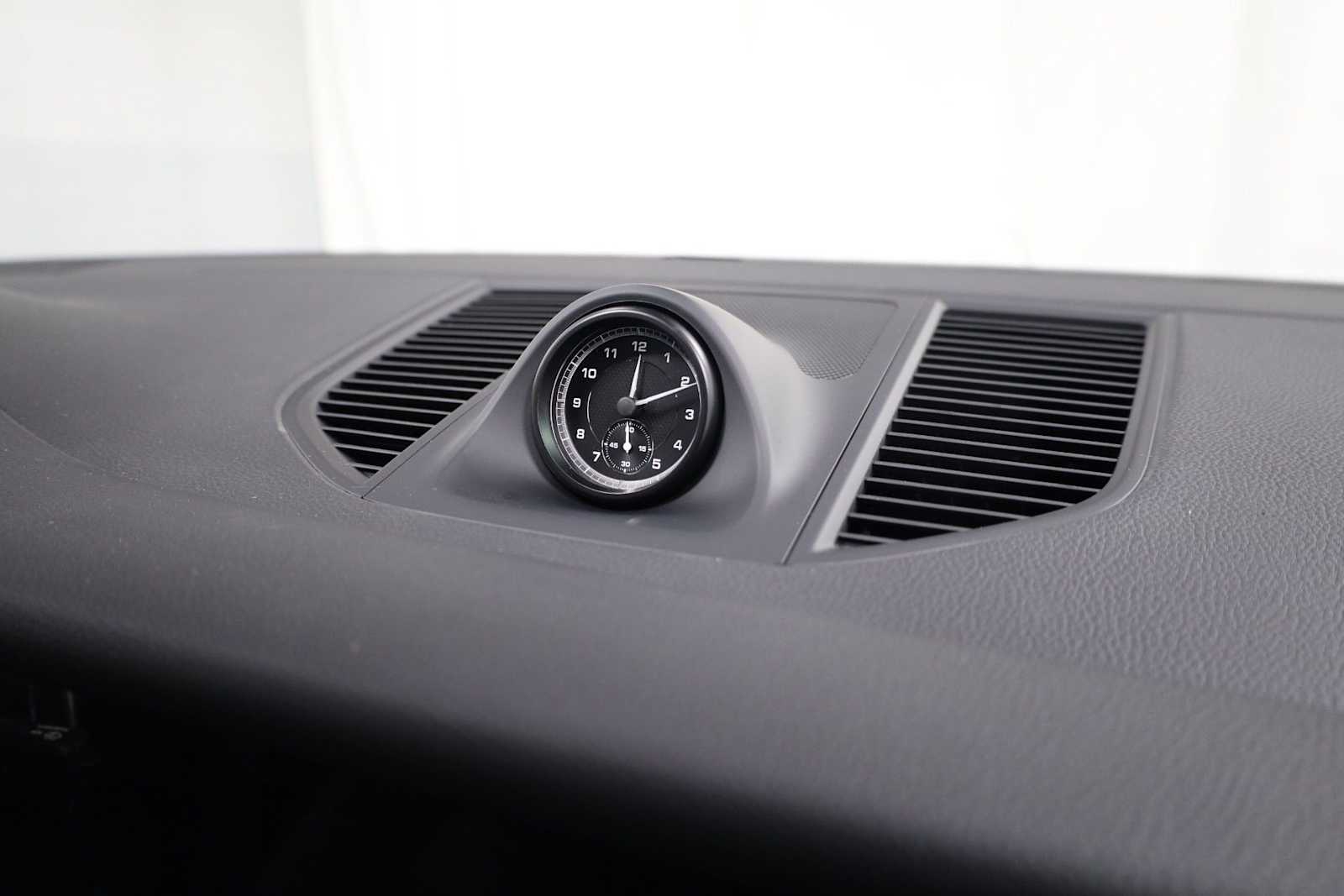 Thumbnail: 2026 Porsche Macan - 23