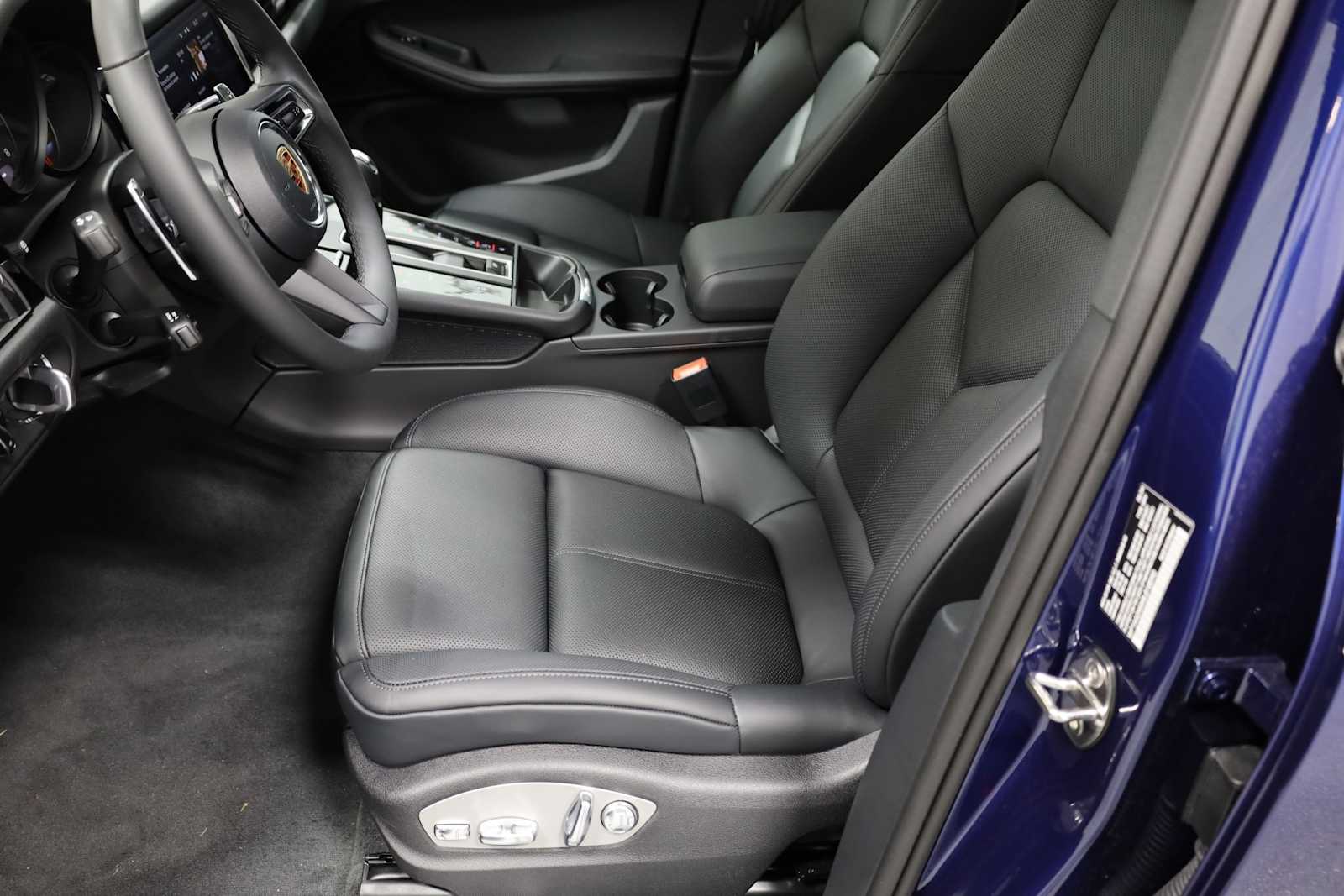 Thumbnail: 2024 Porsche Macan - 5