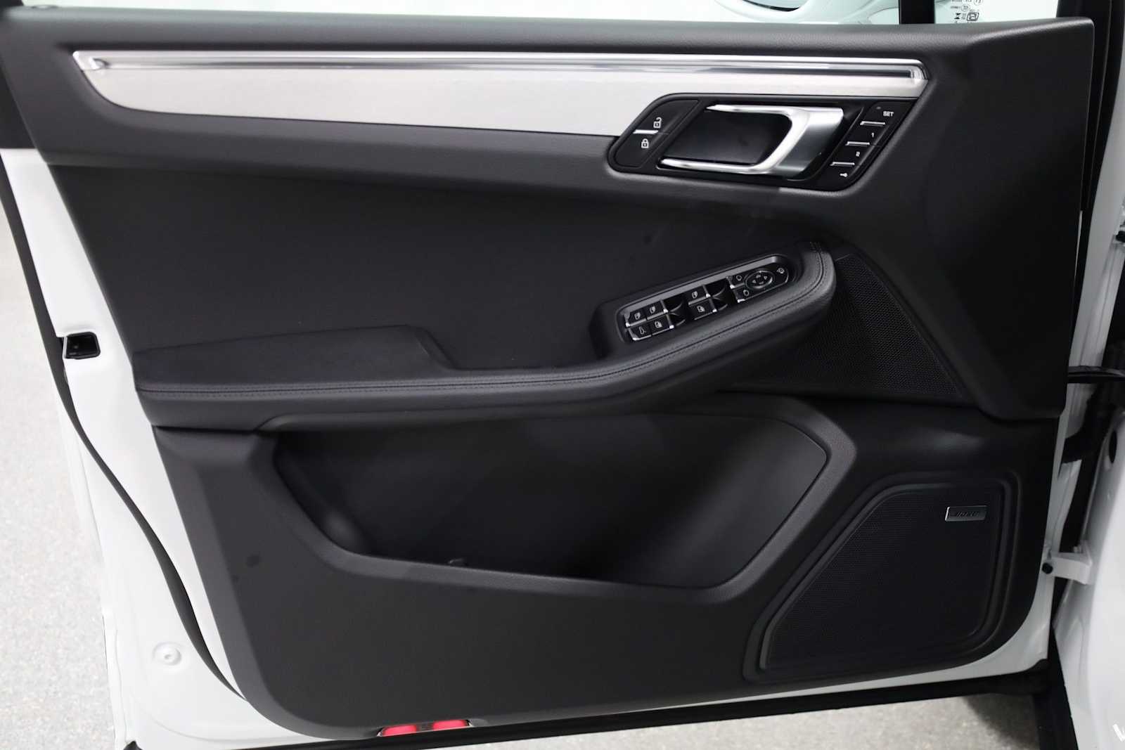 Thumbnail: 2026 Porsche Macan - 16