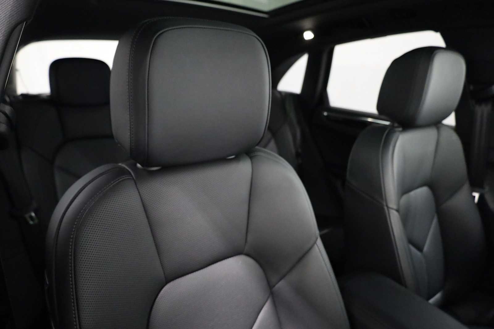 Thumbnail: 2025 Porsche Macan - 22