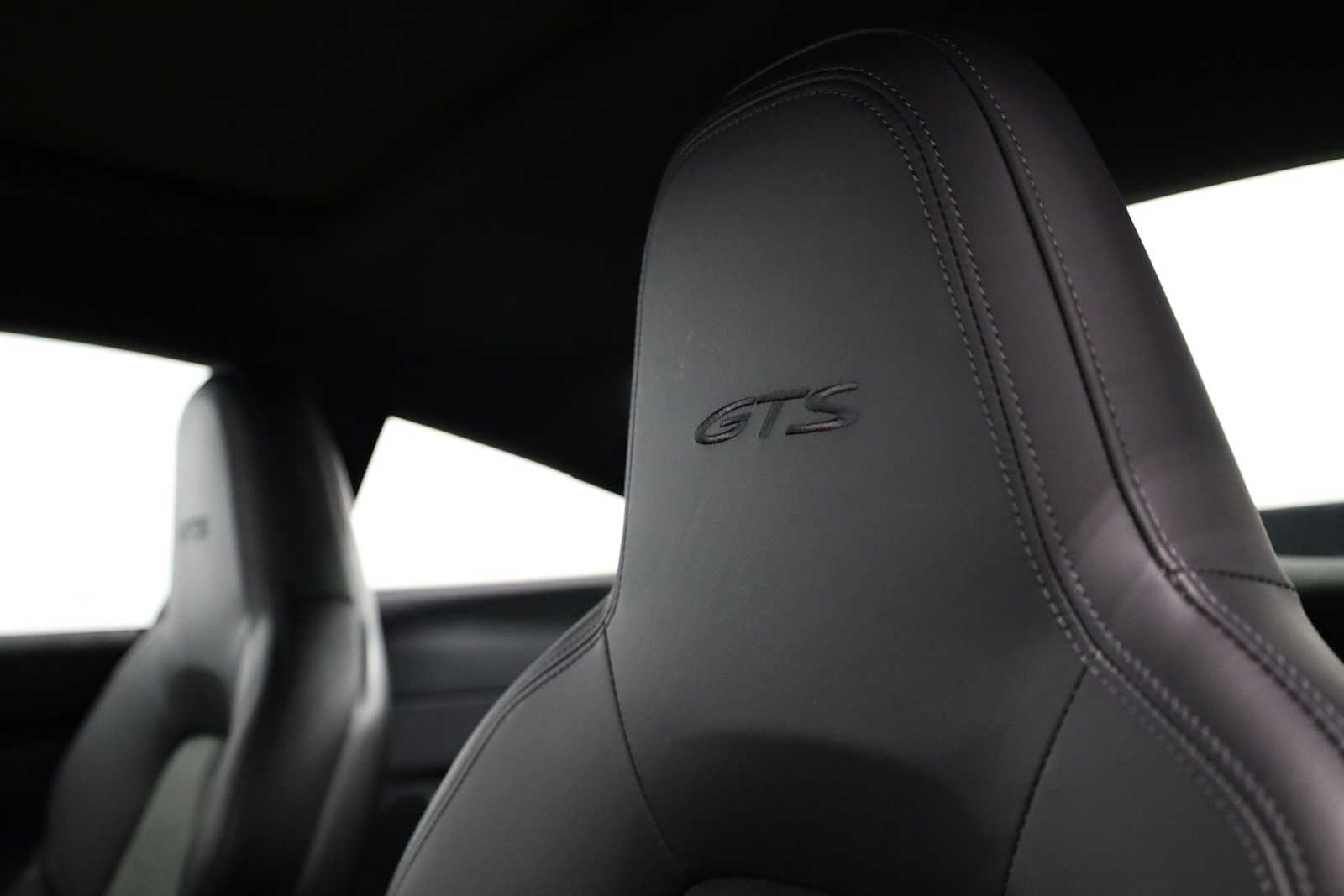 Thumbnail: 2022 Porsche 911 - 18