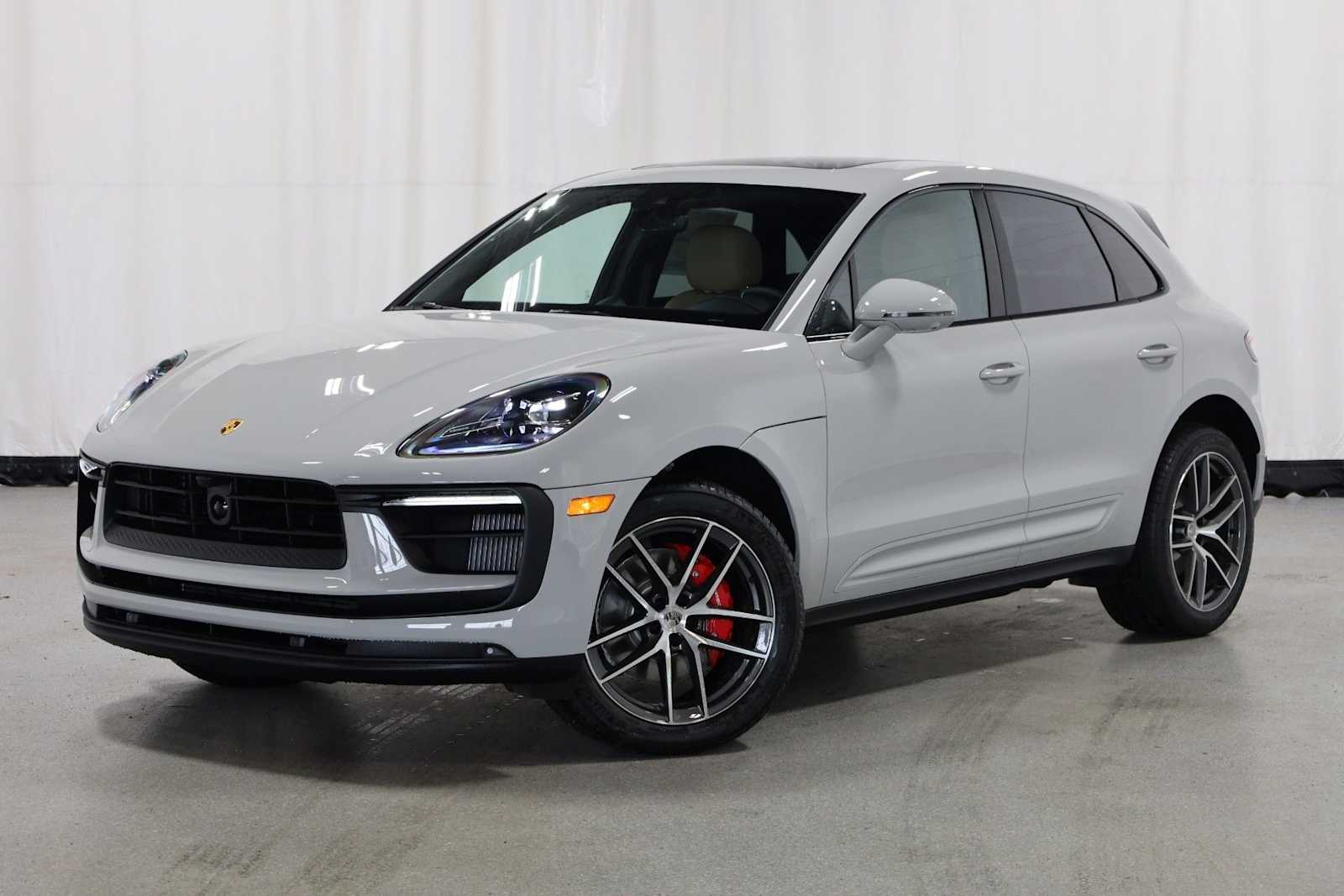 Thumbnail: 2026 Porsche Macan - 1