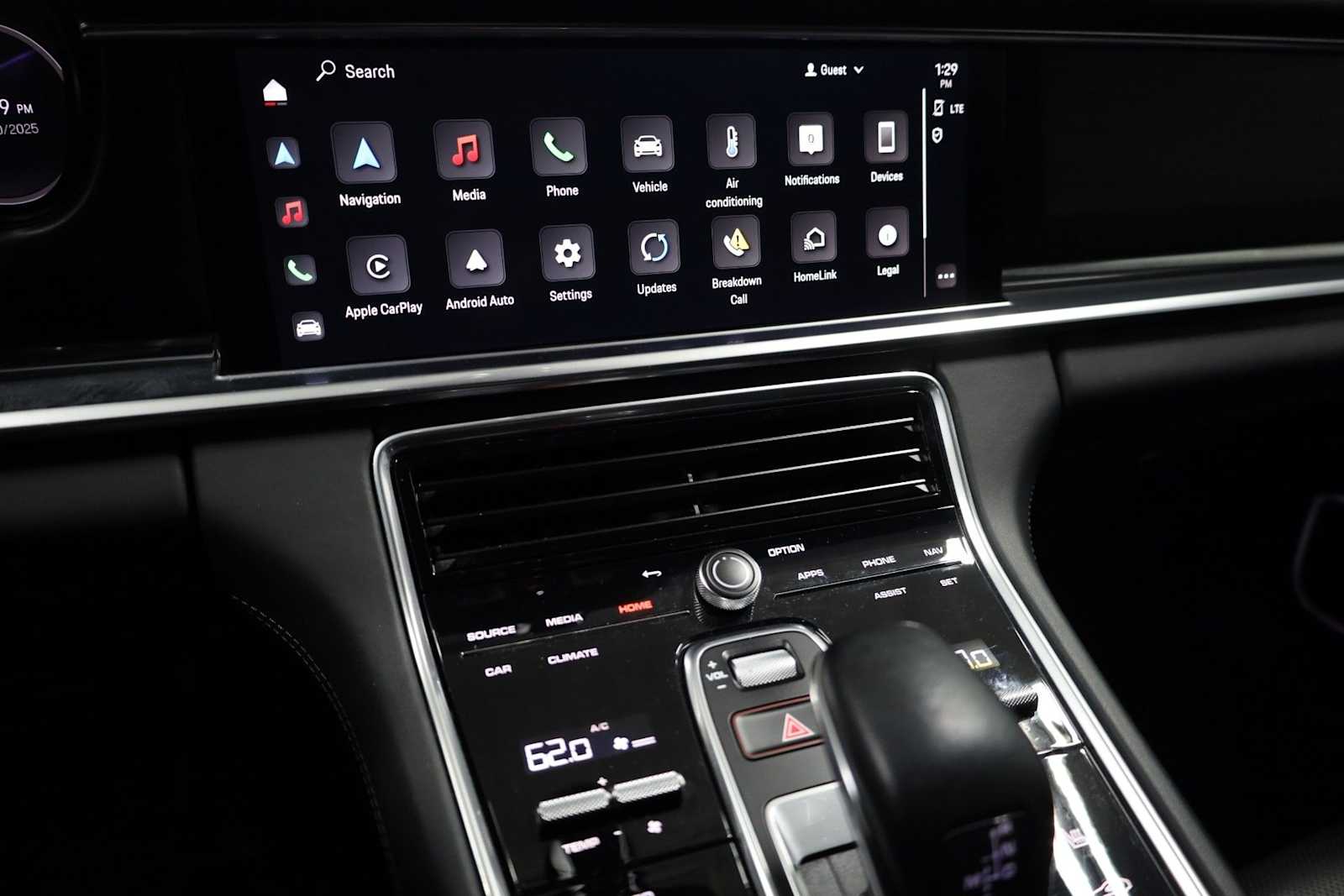 Thumbnail: 2023 Porsche Panamera - 32