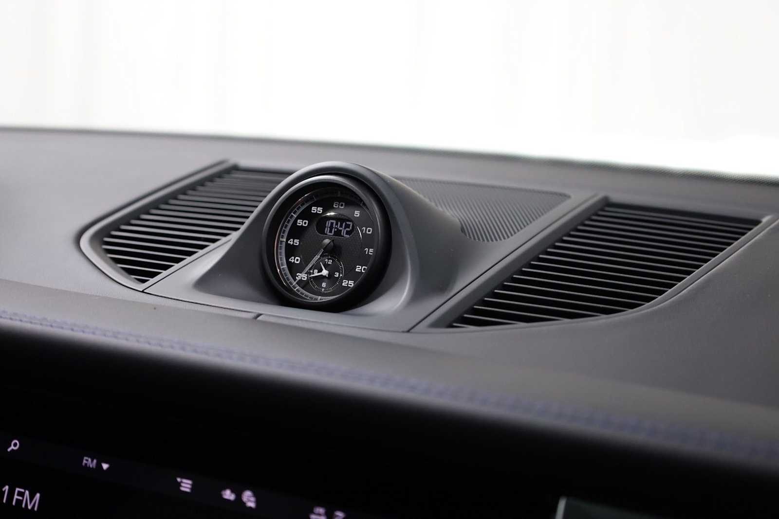 Thumbnail: 2026 Porsche Macan - 23