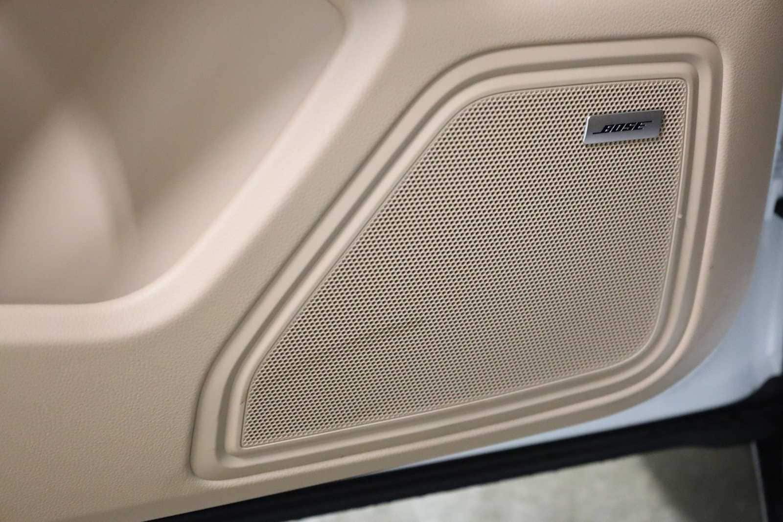 Thumbnail: 2026 Porsche Macan - 17