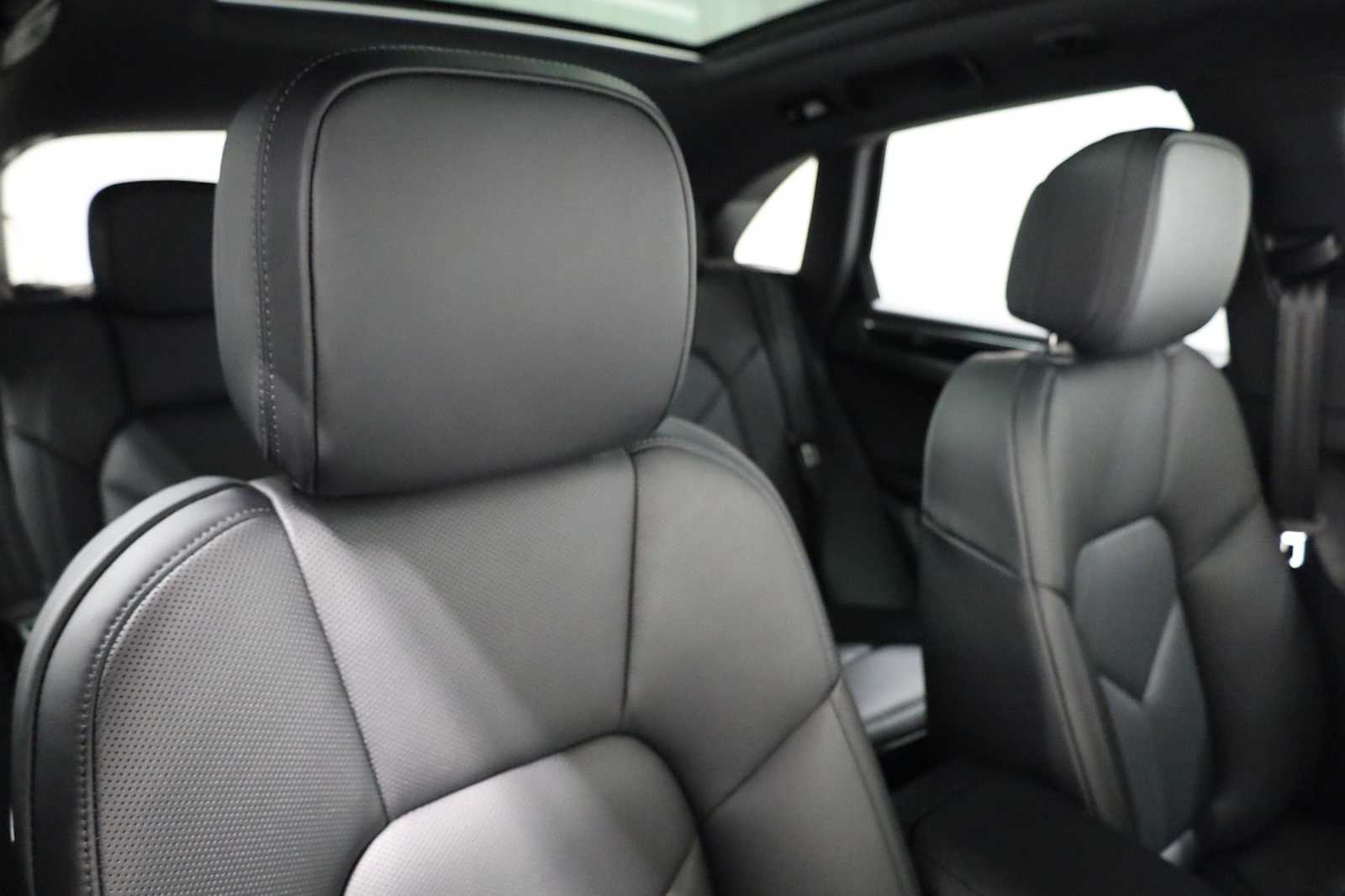 Thumbnail: 2026 Porsche Macan - 22