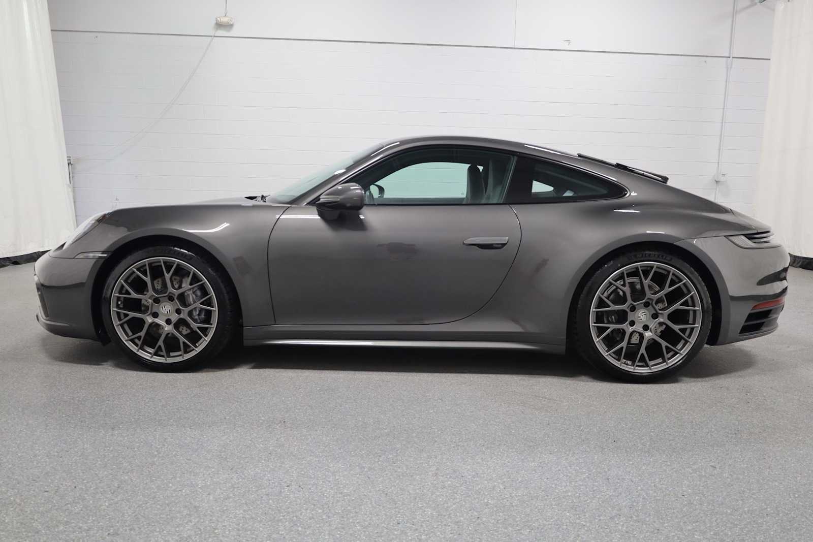 2022 Porsche 911 photo 2