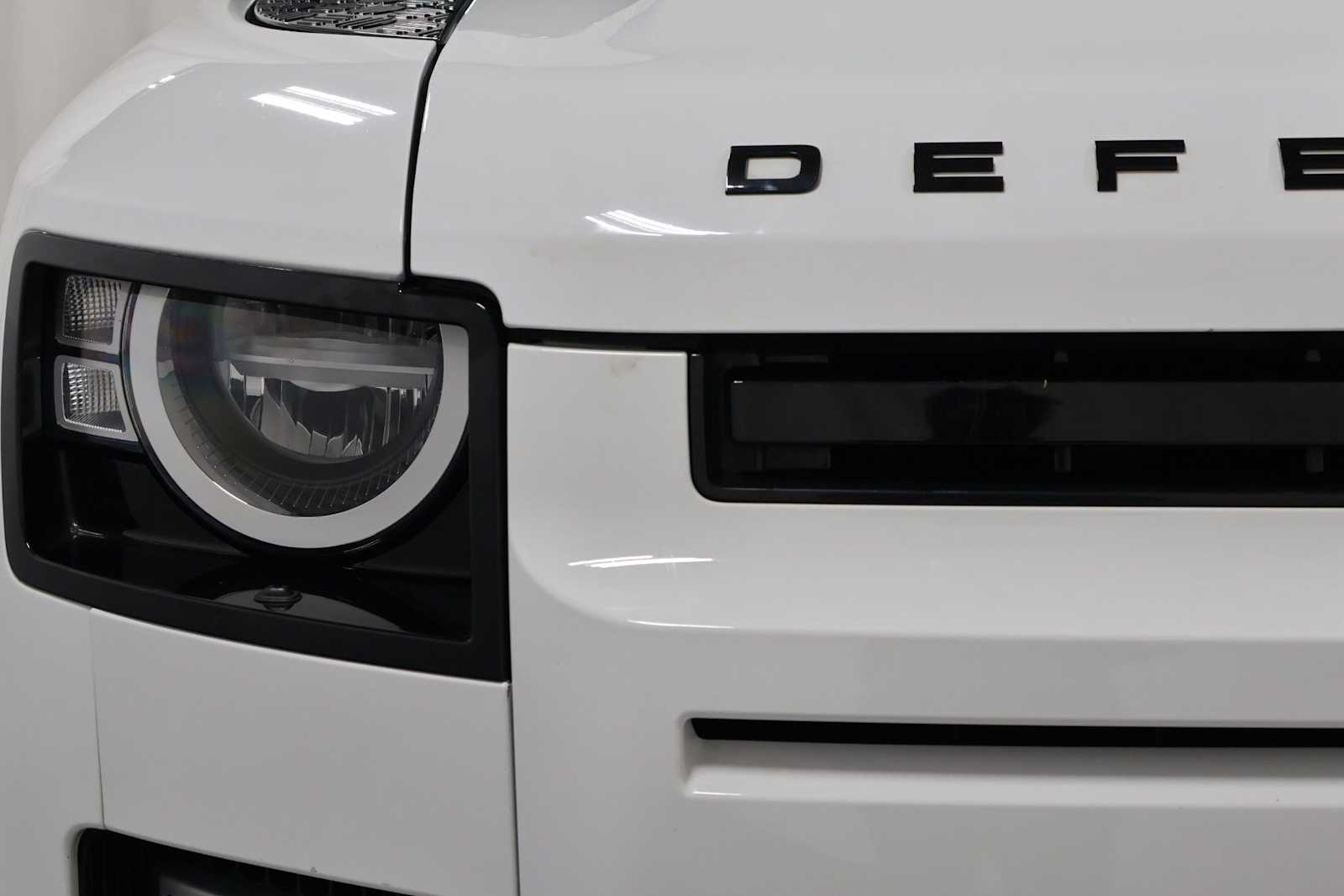 Thumbnail: 2022 Land Rover Defender - 14