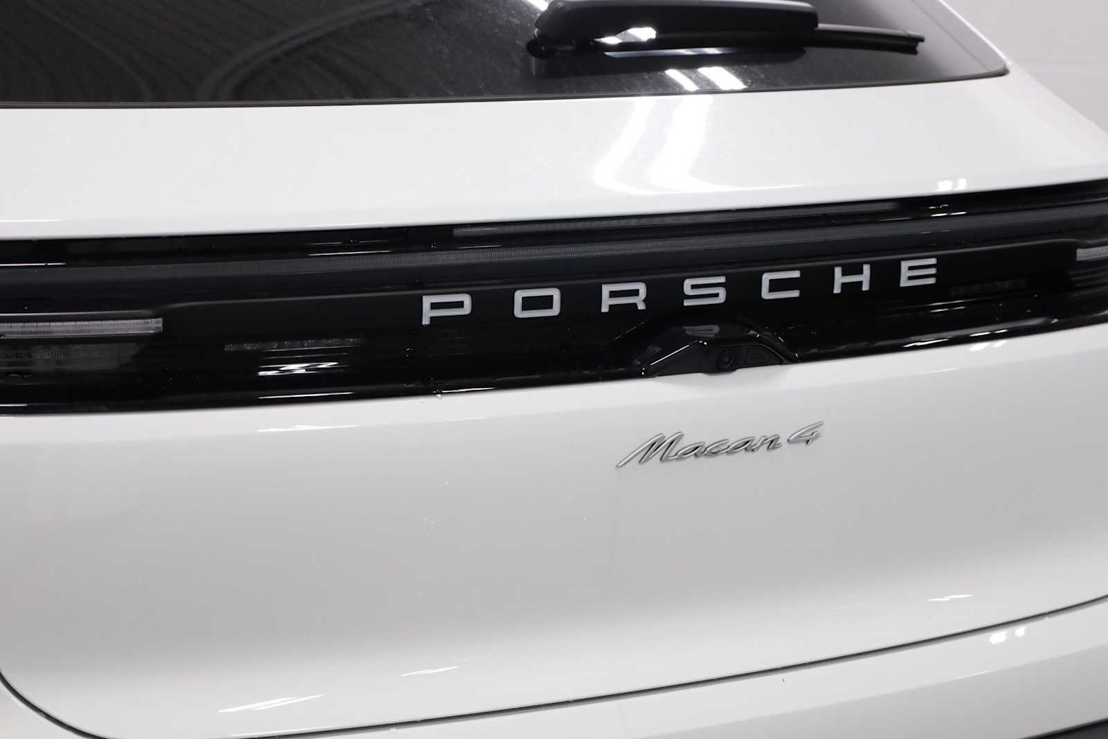 Thumbnail: 2026 Porsche Macan - 9