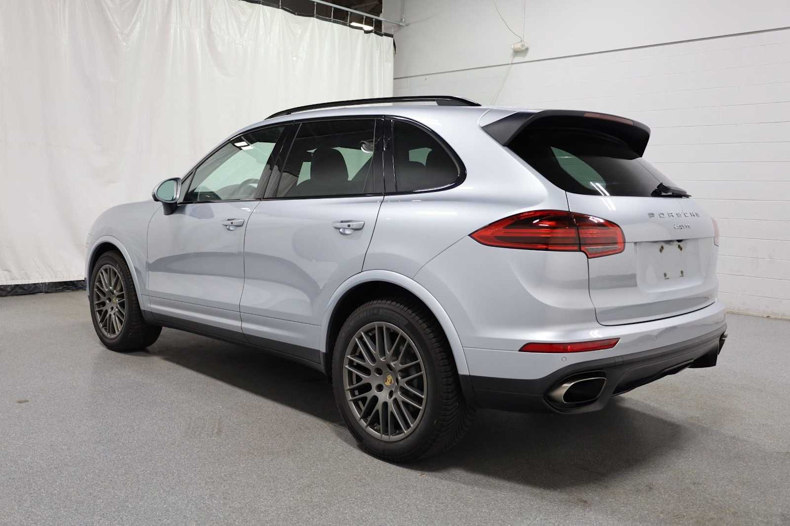 Thumbnail: 2017 Porsche Cayenne - 3