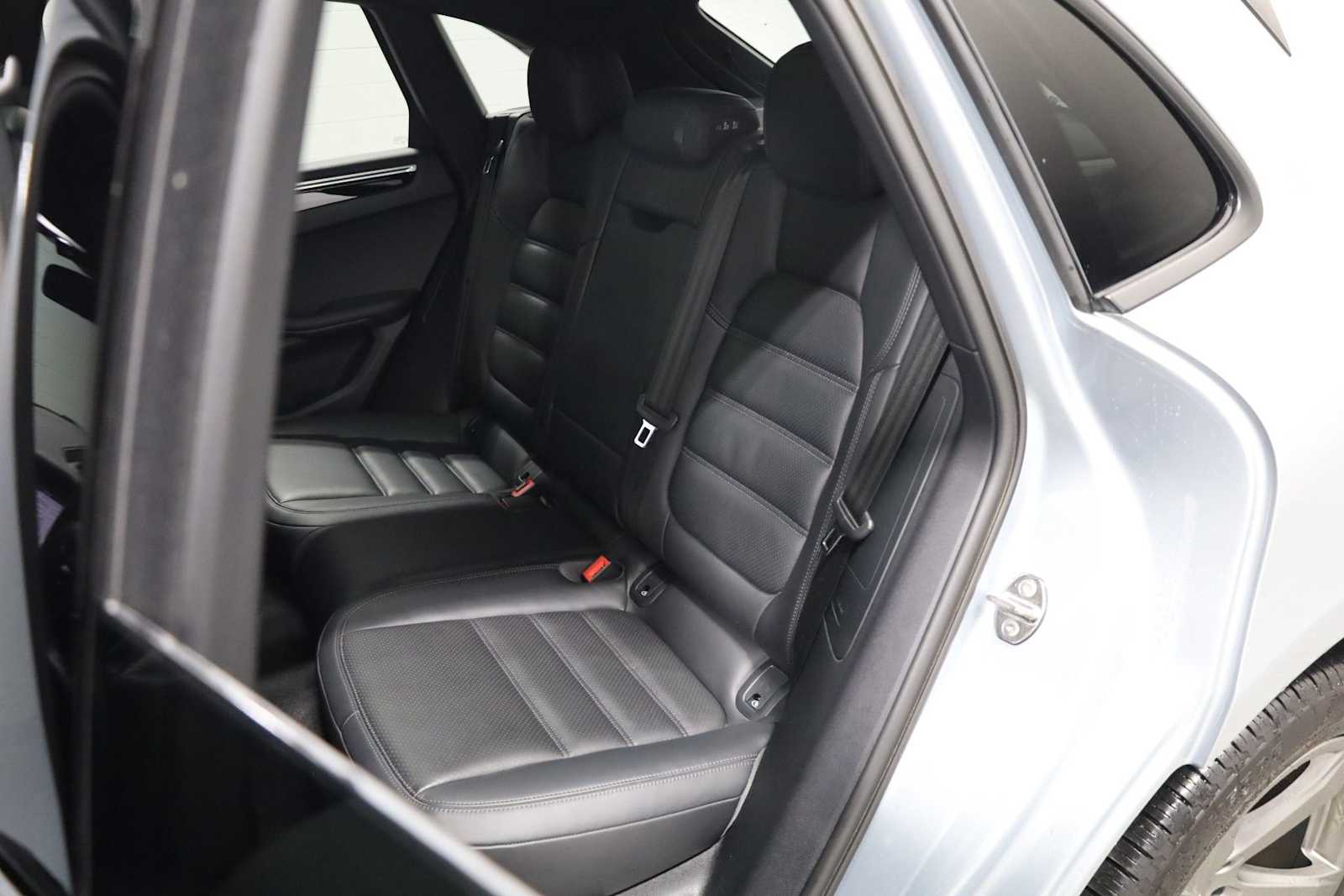 Thumbnail: 2023 Porsche Macan - 36