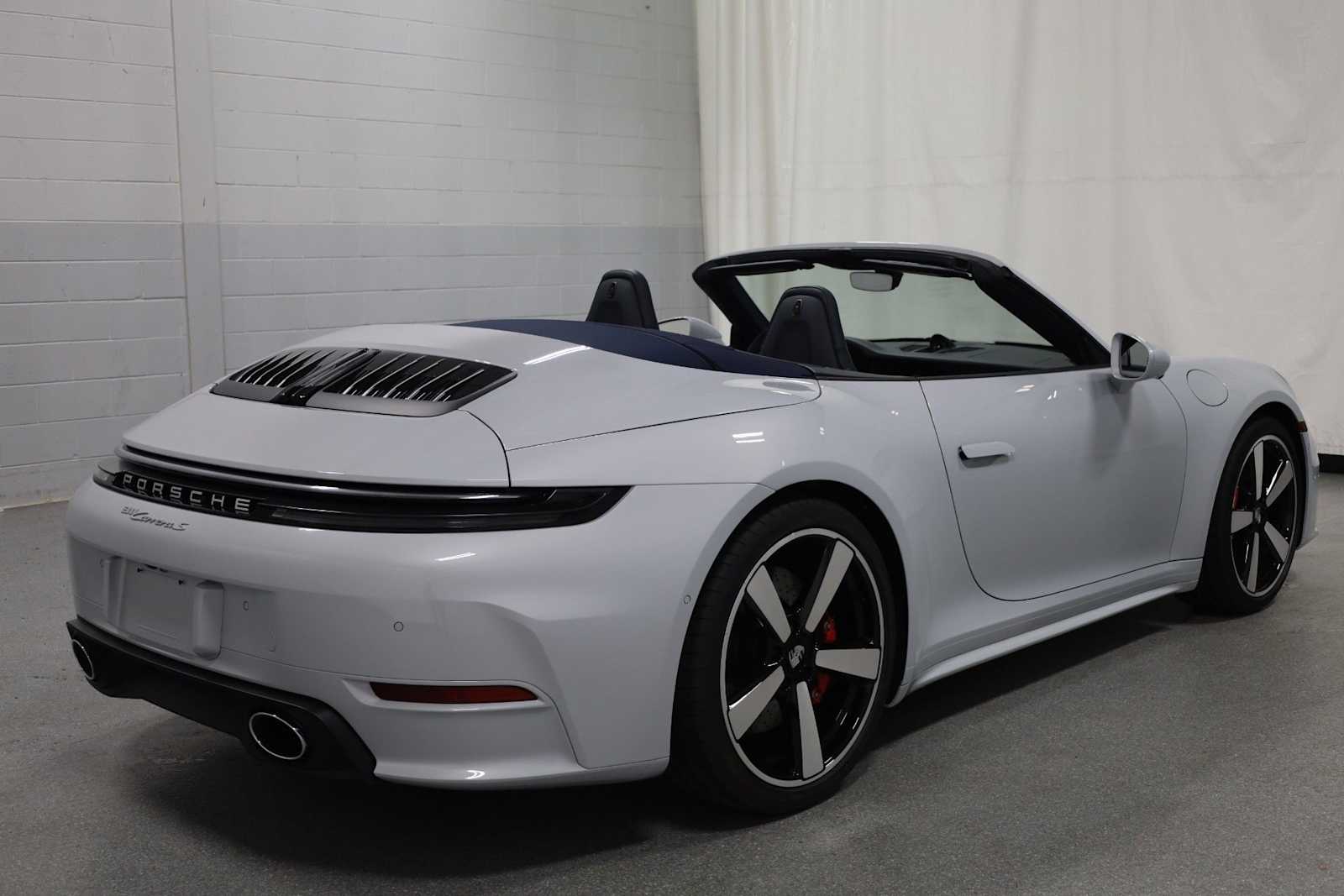 Thumbnail: 2025 Porsche 911 - 10