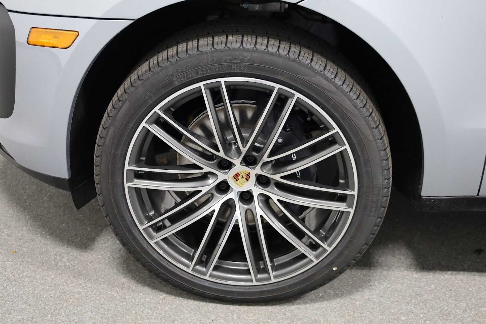 Thumbnail: 2026 Porsche Macan - 40