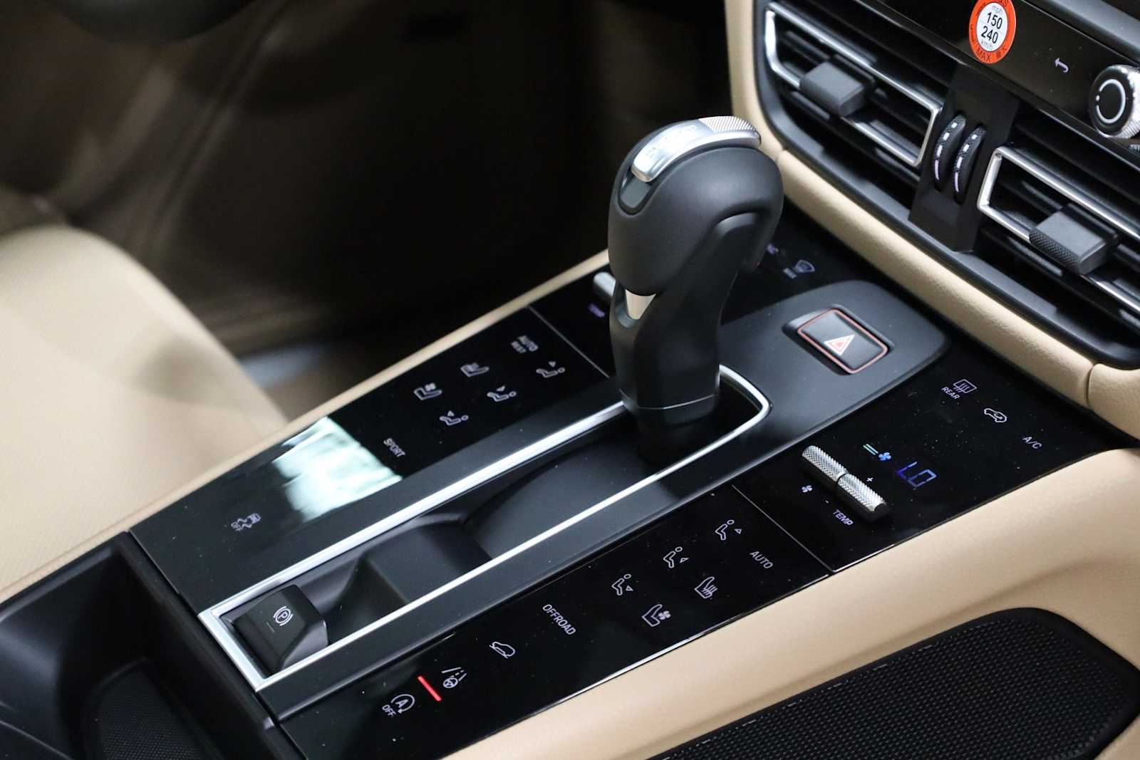 Thumbnail: 2026 Porsche Macan - 22