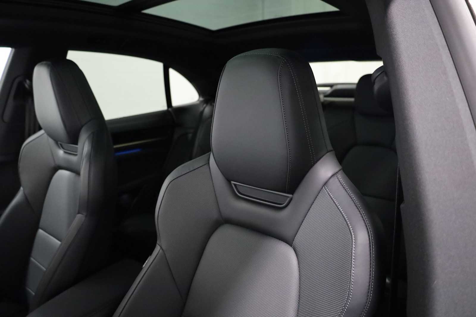 Thumbnail: 2024 Porsche Macan - 12