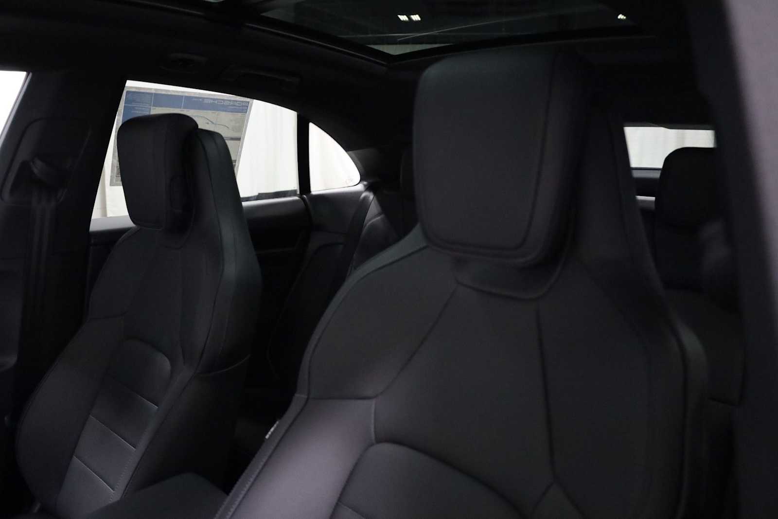 Thumbnail: 2026 Porsche Macan - 19
