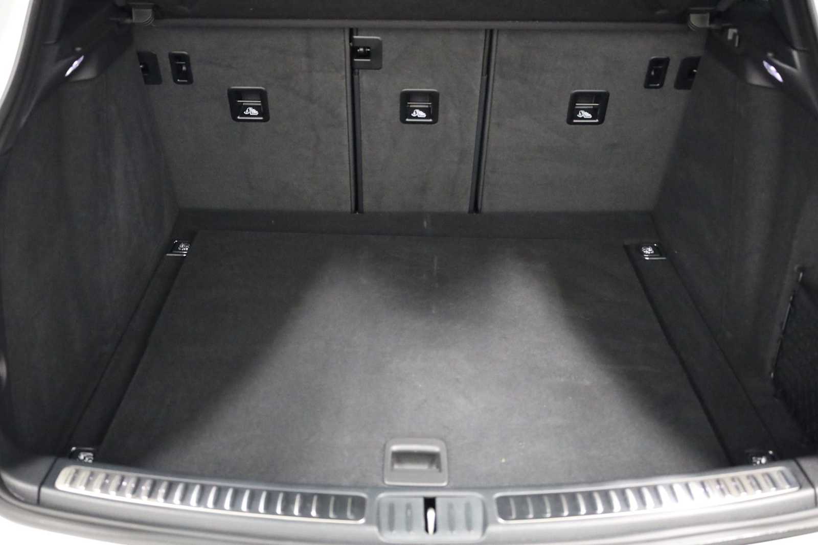 Thumbnail: 2025 Porsche Macan - 41