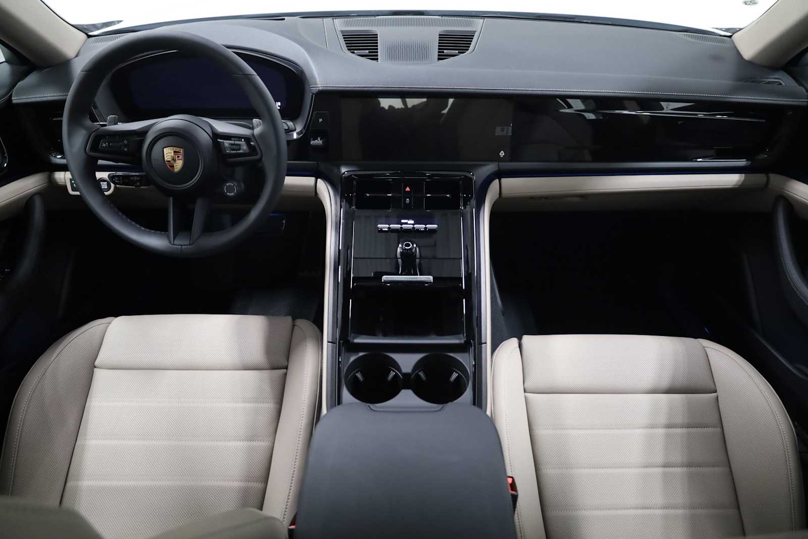 Thumbnail: 2025 Porsche Panamera - 24