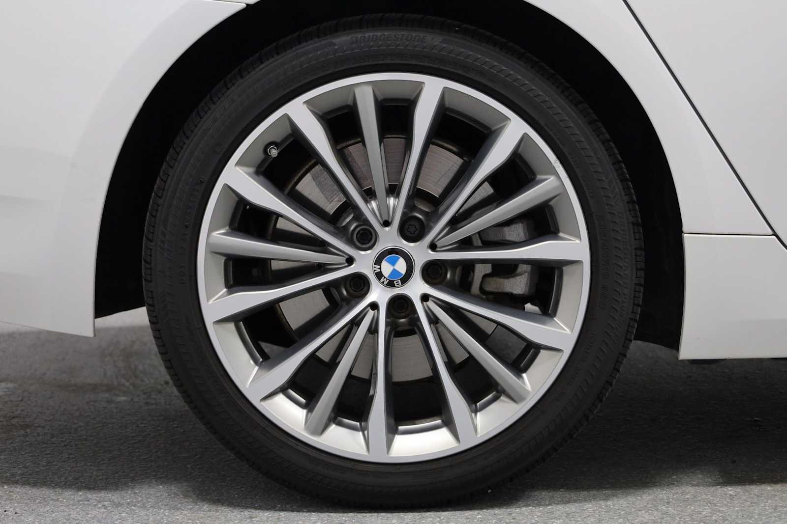 Thumbnail: 2022 BMW 5 Series - 36