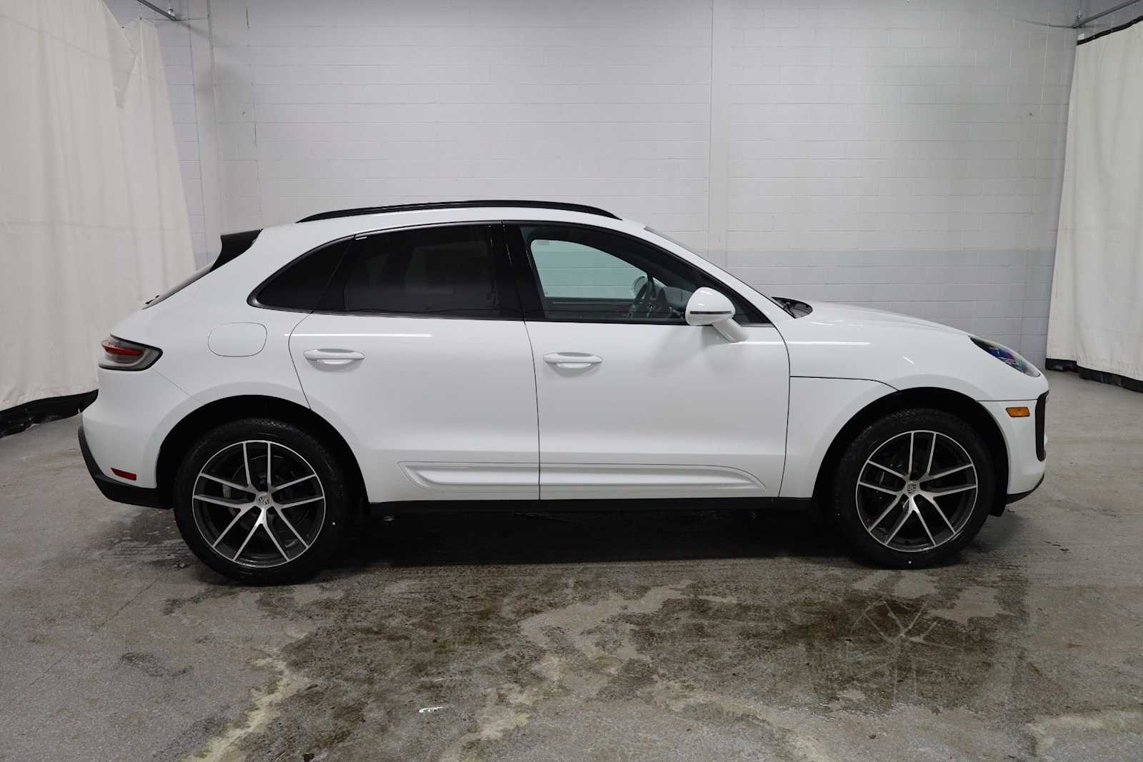 Thumbnail: 2026 Porsche Macan - 10