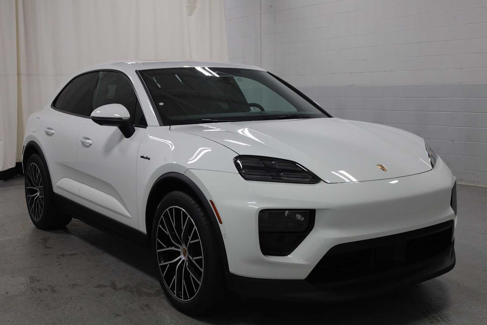 Thumbnail: 2025 Porsche Macan - 13