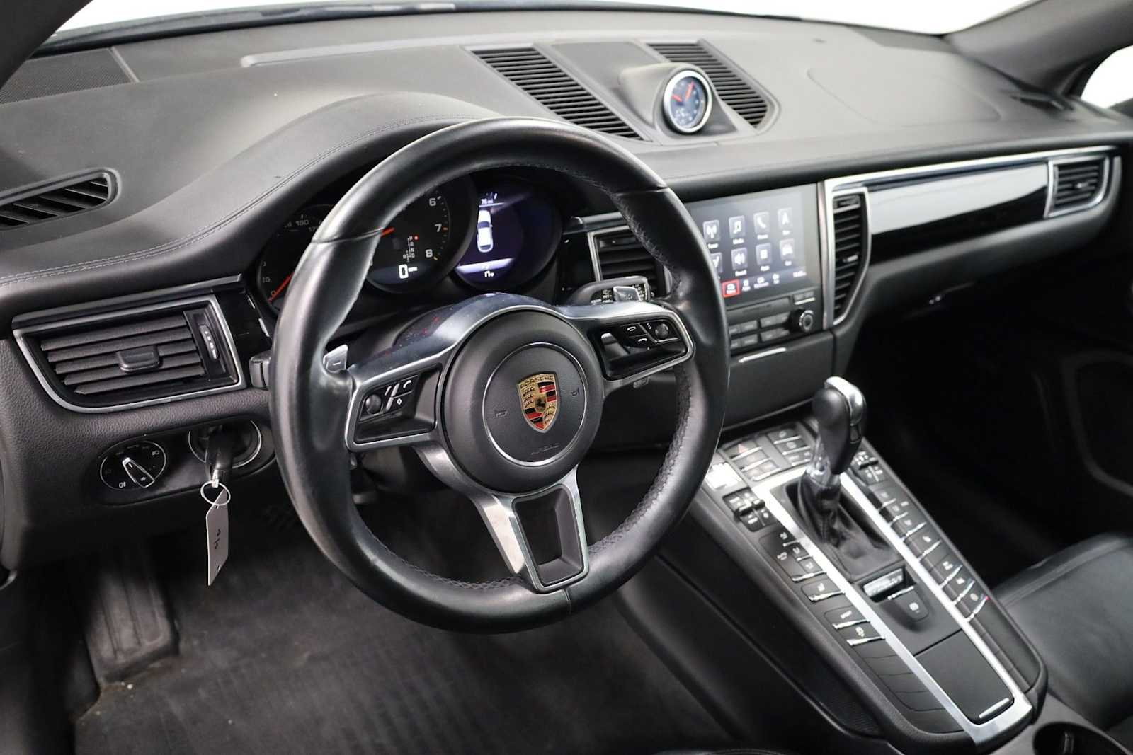 Thumbnail: 2017 Porsche Macan - 4