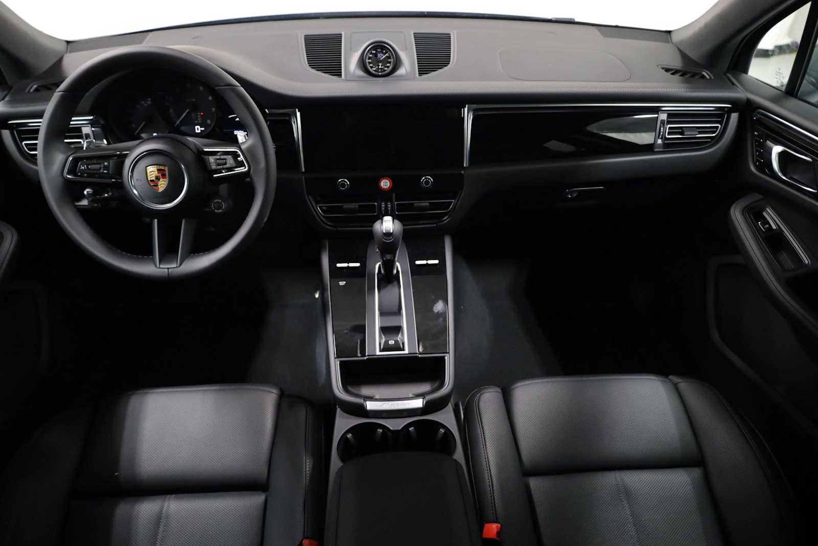 Thumbnail: 2026 Porsche Macan - 26