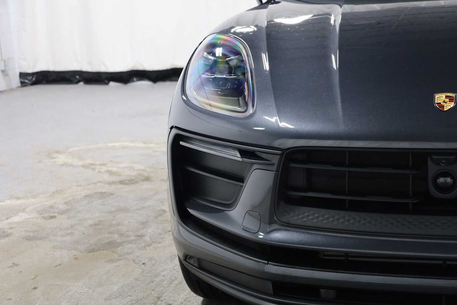 Thumbnail: 2026 Porsche Macan - 15