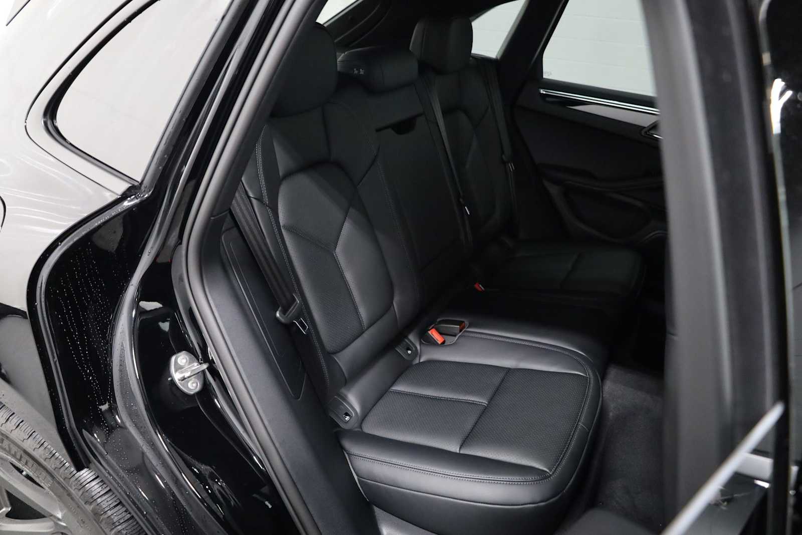 Thumbnail: 2026 Porsche Macan - 37