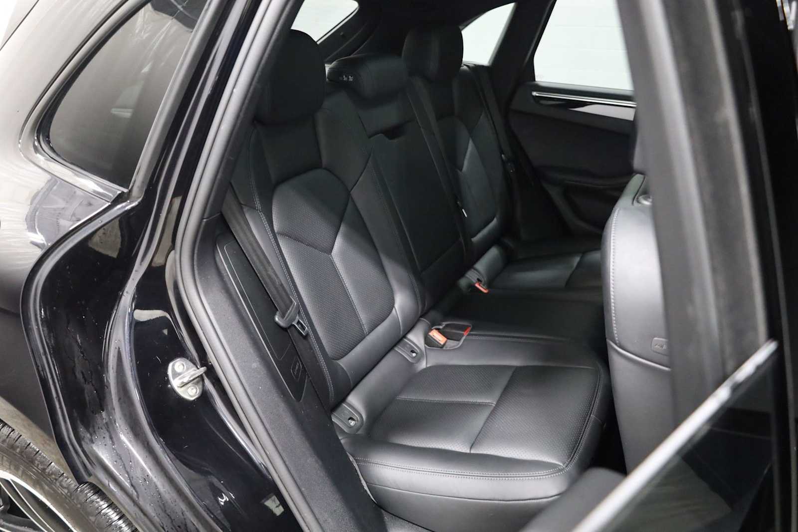 Thumbnail: 2020 Porsche Macan - 37