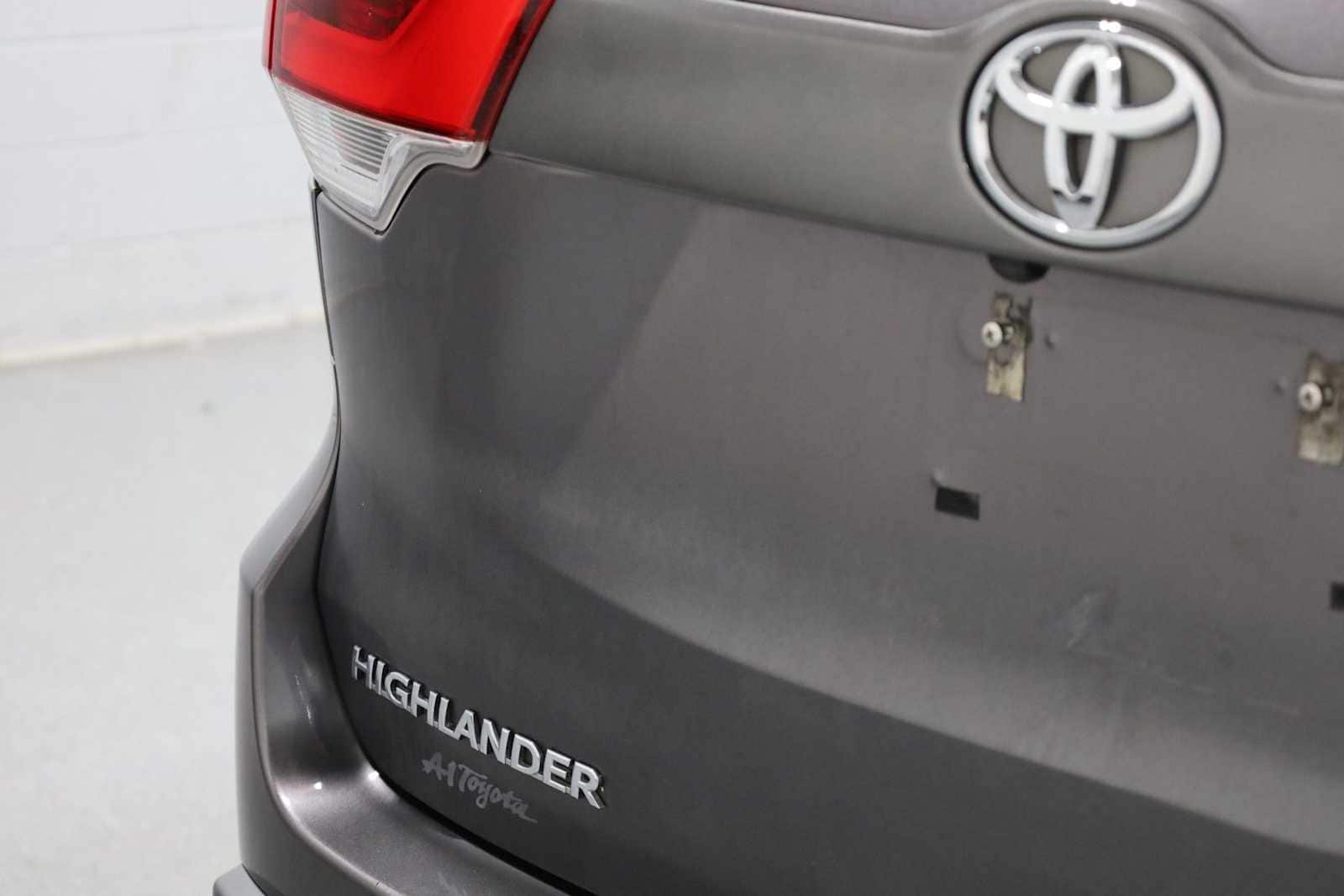 Thumbnail: 2019 Toyota Highlander - 8