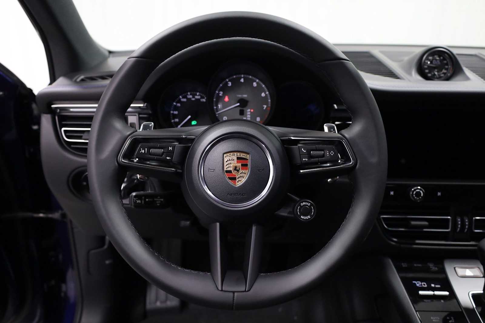 Thumbnail: 2026 Porsche Macan - 25