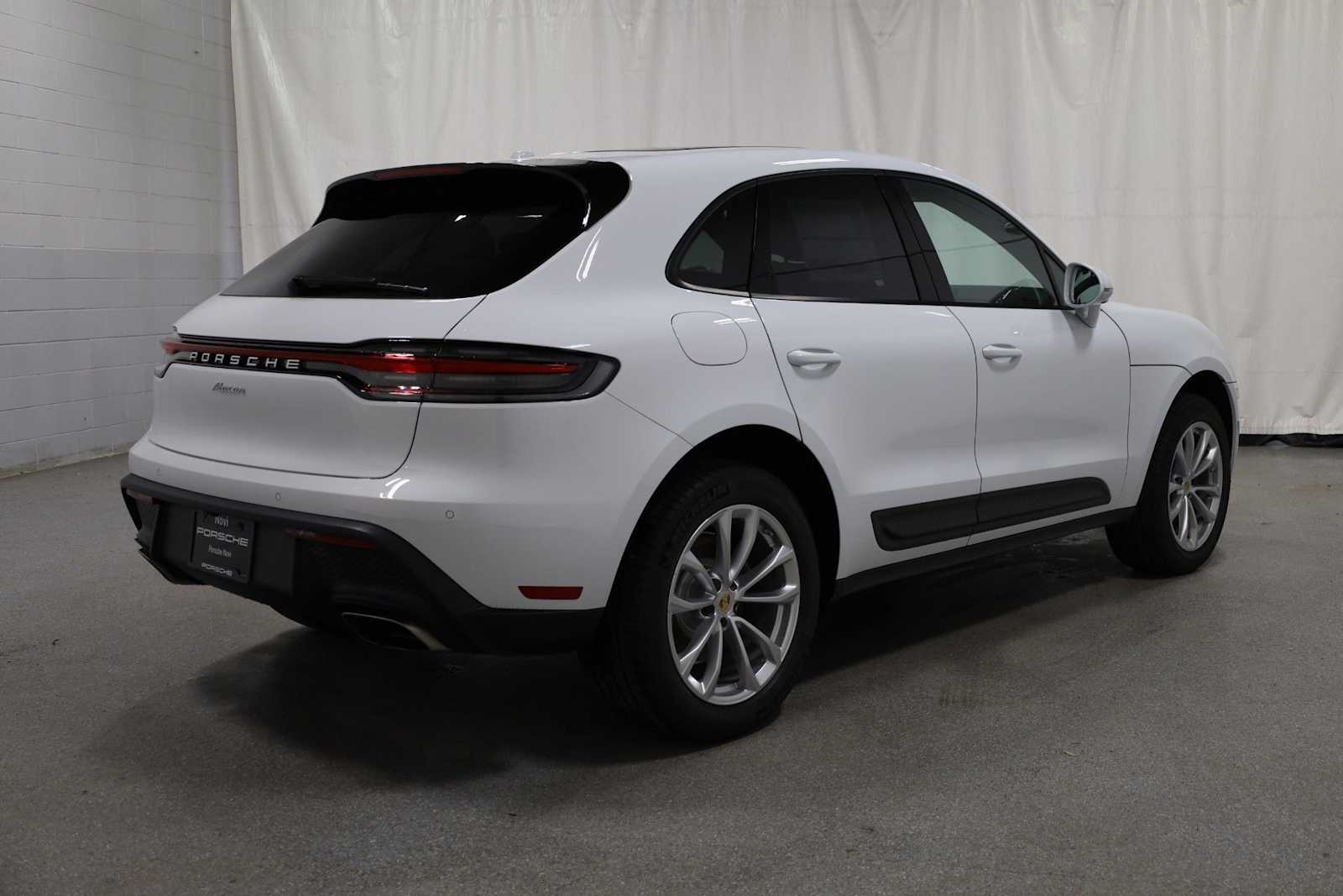 Thumbnail: 2026 Porsche Macan - 8