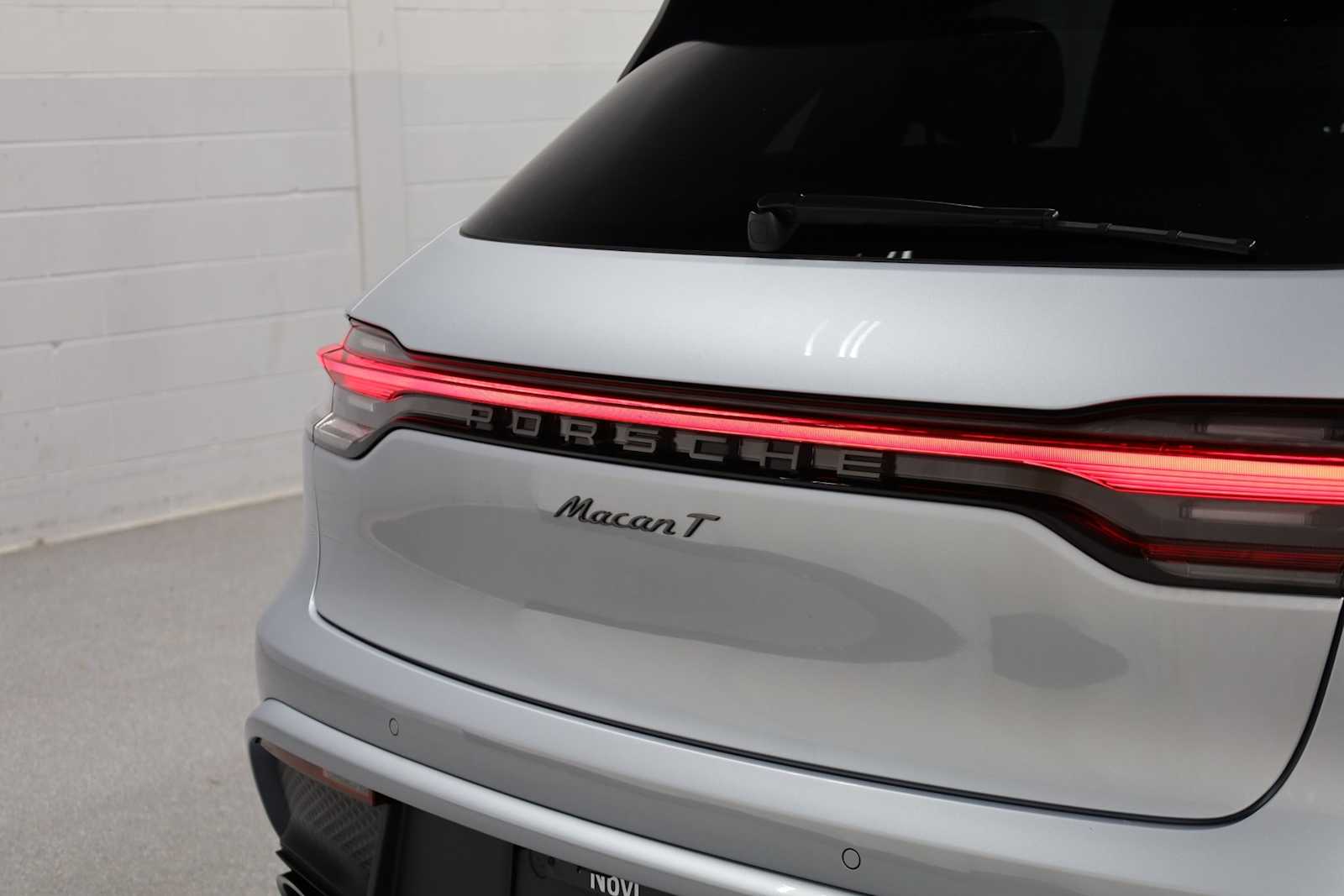 Thumbnail: 2025 Porsche Macan - 8