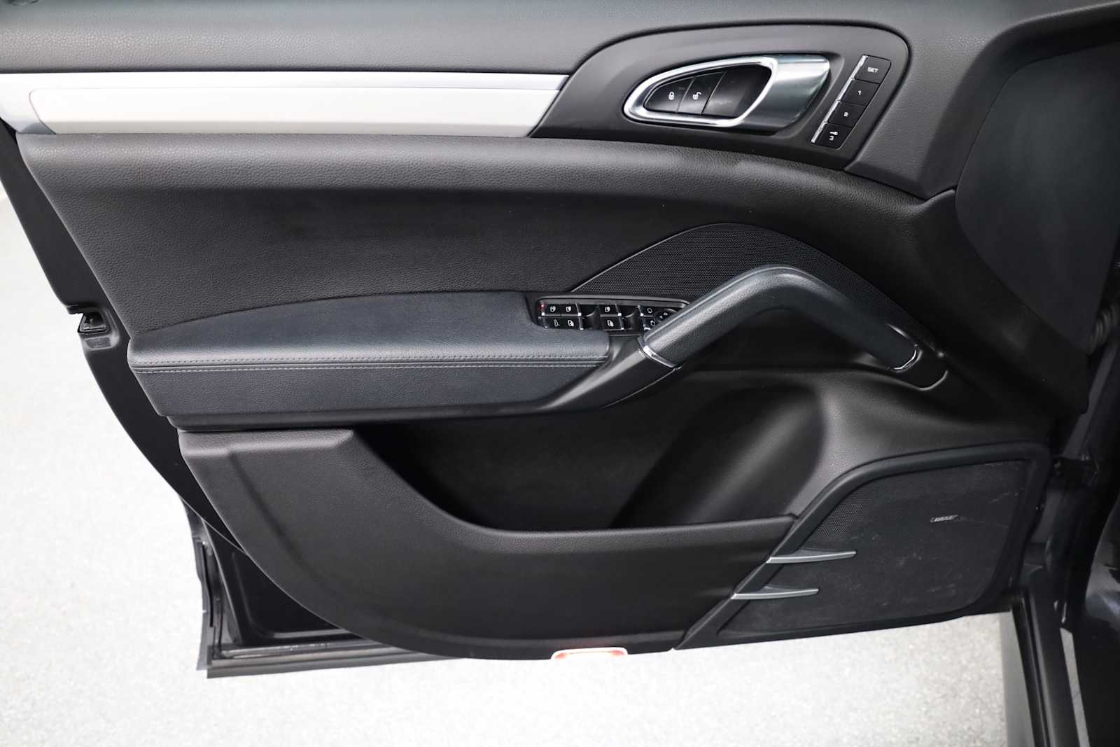 Thumbnail: 2014 Porsche Cayenne - 16