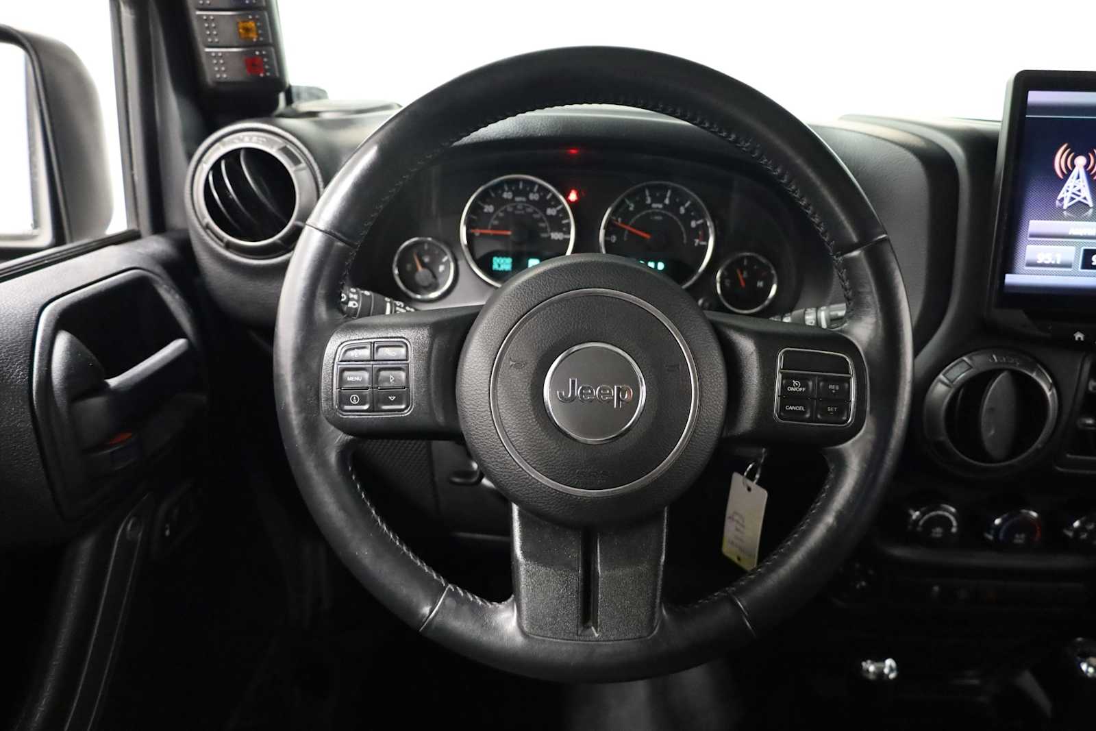 Thumbnail: 2017 Jeep Wrangler - 21