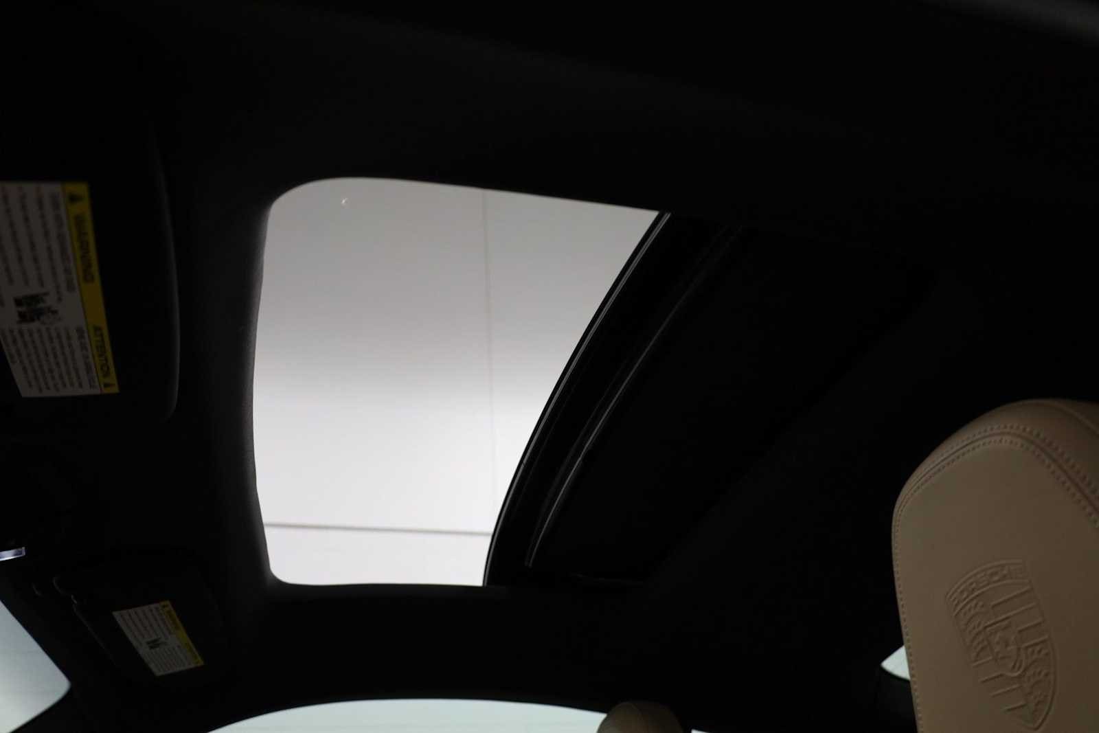 Thumbnail: 2024 Porsche 911 - 19