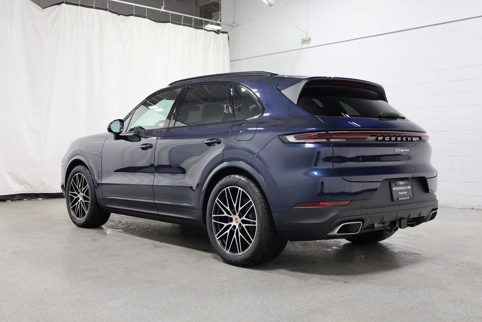 Thumbnail: 2026 Porsche Cayenne - 3