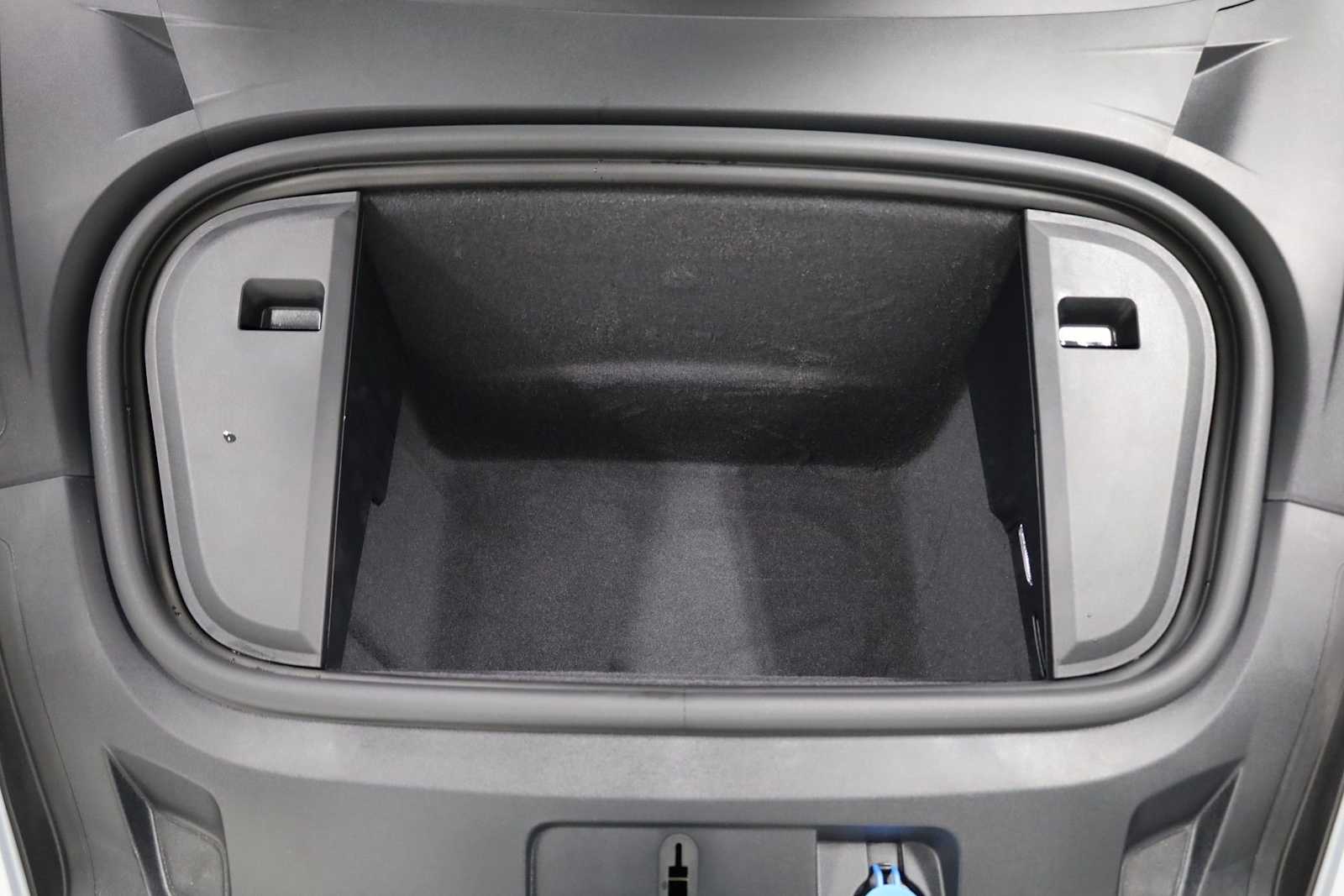 Thumbnail: 2025 Porsche Taycan - 38