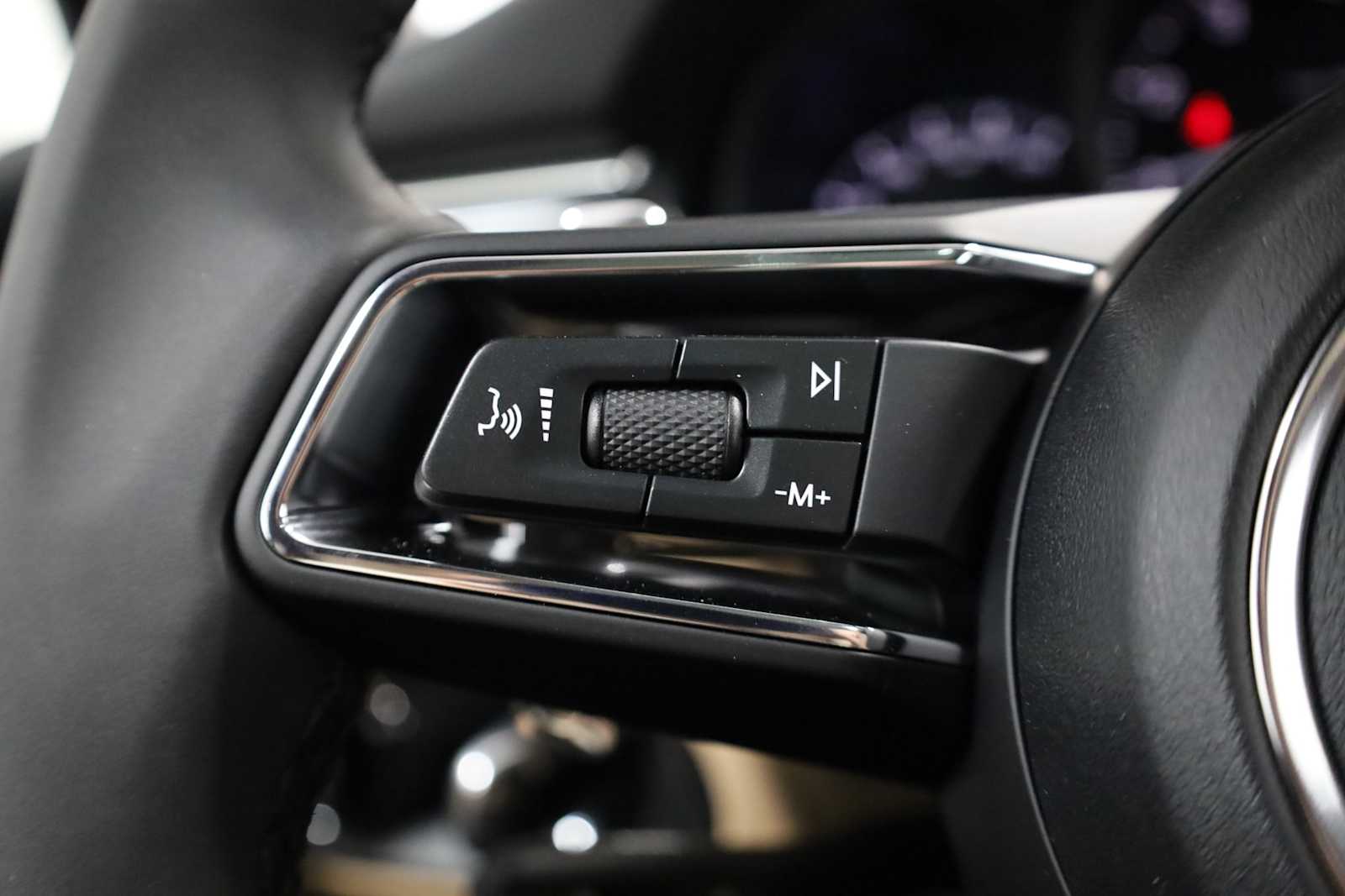 Thumbnail: 2026 Porsche Macan - 27