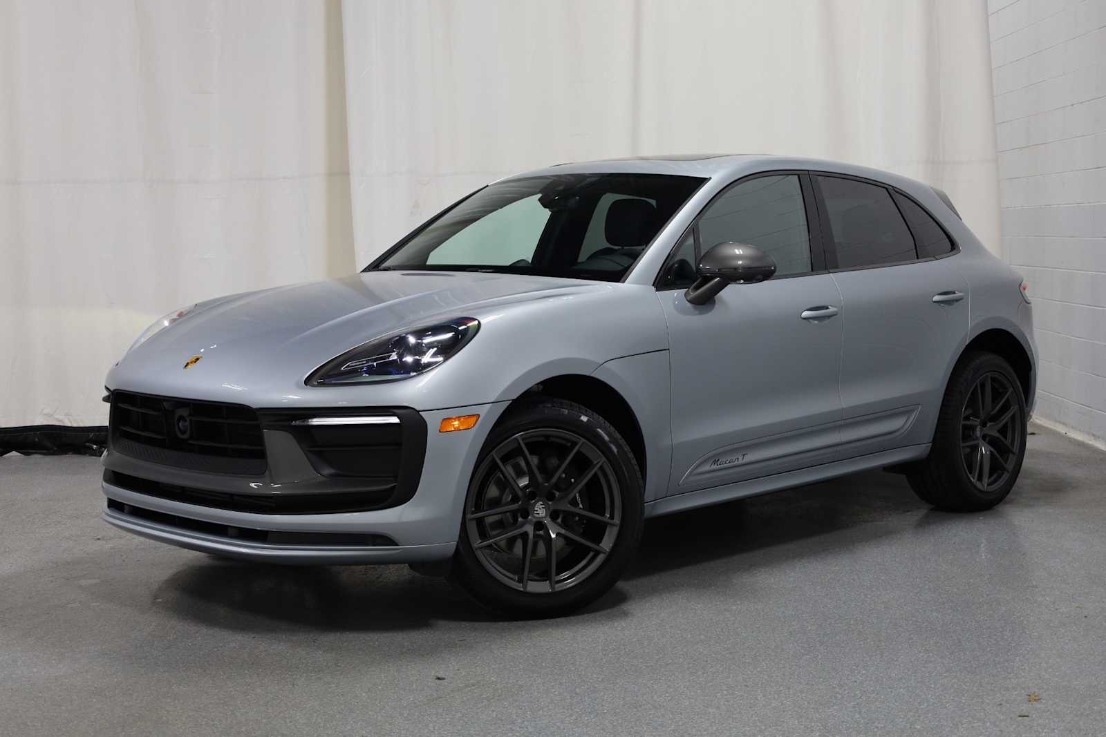 Thumbnail: 2025 Porsche Macan - 1