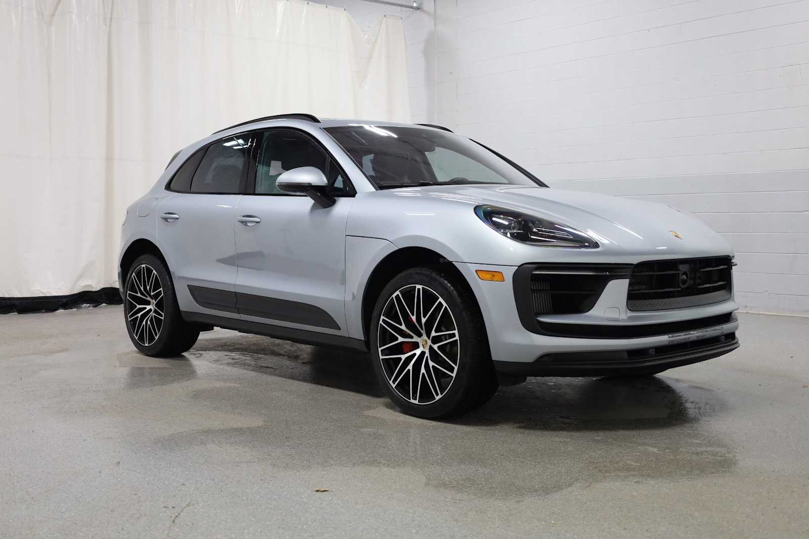 Thumbnail: 2026 Porsche Macan - 13