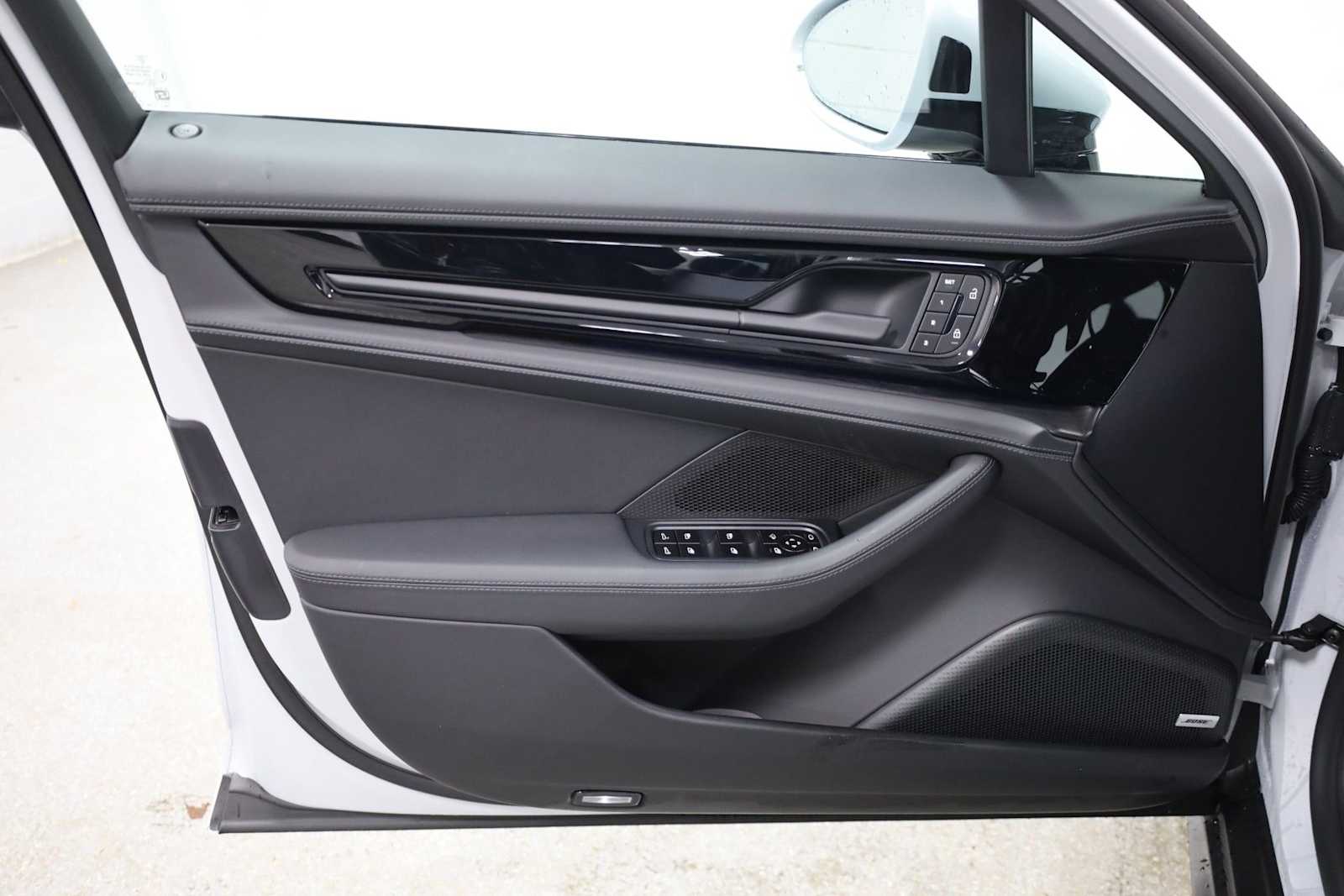 Thumbnail: 2026 Porsche Panamera - 16