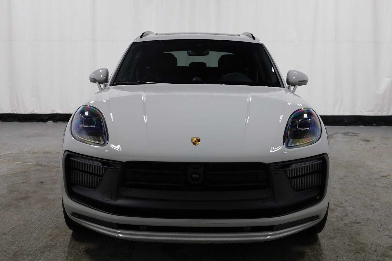 Thumbnail: 2026 Porsche Macan - 14