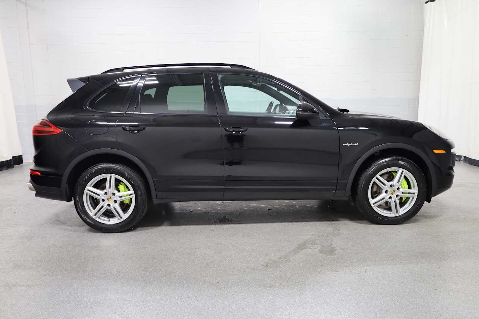 Thumbnail: 2016 Porsche Cayenne - 10