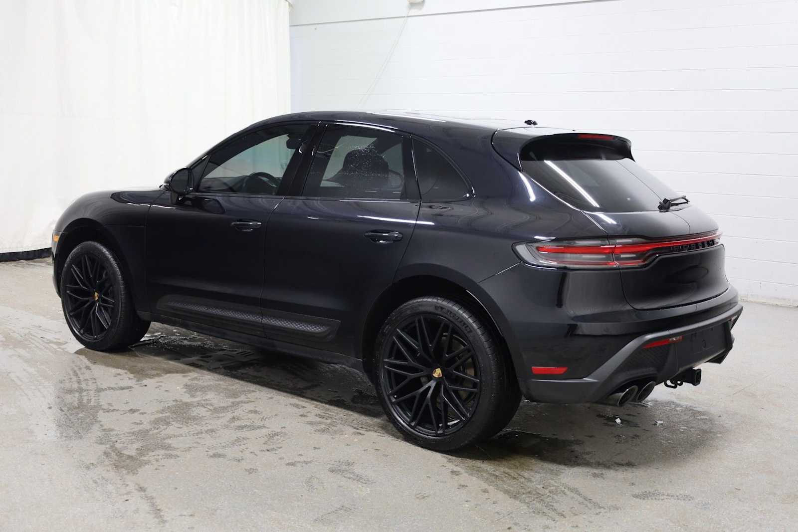 Thumbnail: 2023 Porsche Macan - 3